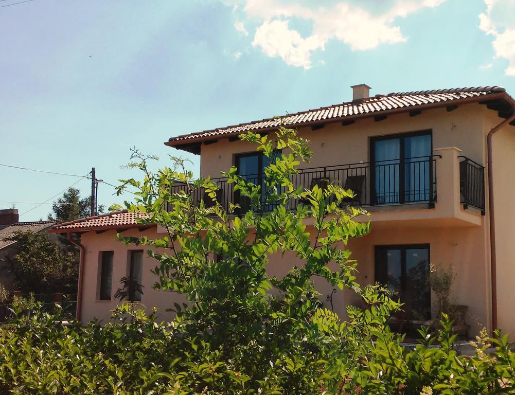 Azur Villa Balatonalmadi Exterior photo